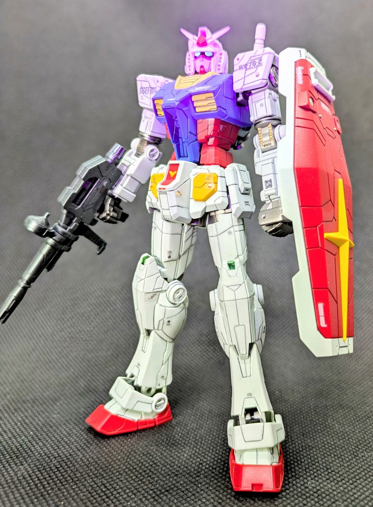 まずは本体ショット✨️ 私好みのアニメカラーにて全塗装です👍️もちろん【ビコ〜ン】仕様✨ 今回ディテール追加しようにもエントリーグレードとは思えないくらいビッシリとスジ彫りが入ってて😅 メタルパーツやメタルボールの追加のみを行いました👍️