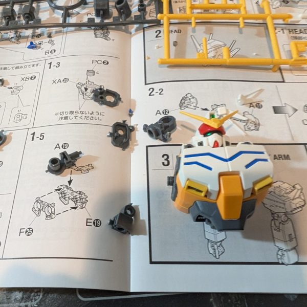 お久しぶりです。アンテナは完成したときの最後につけます。　あとガンダムヘビーアームズEWカツコイイゾ、！！（1枚目）