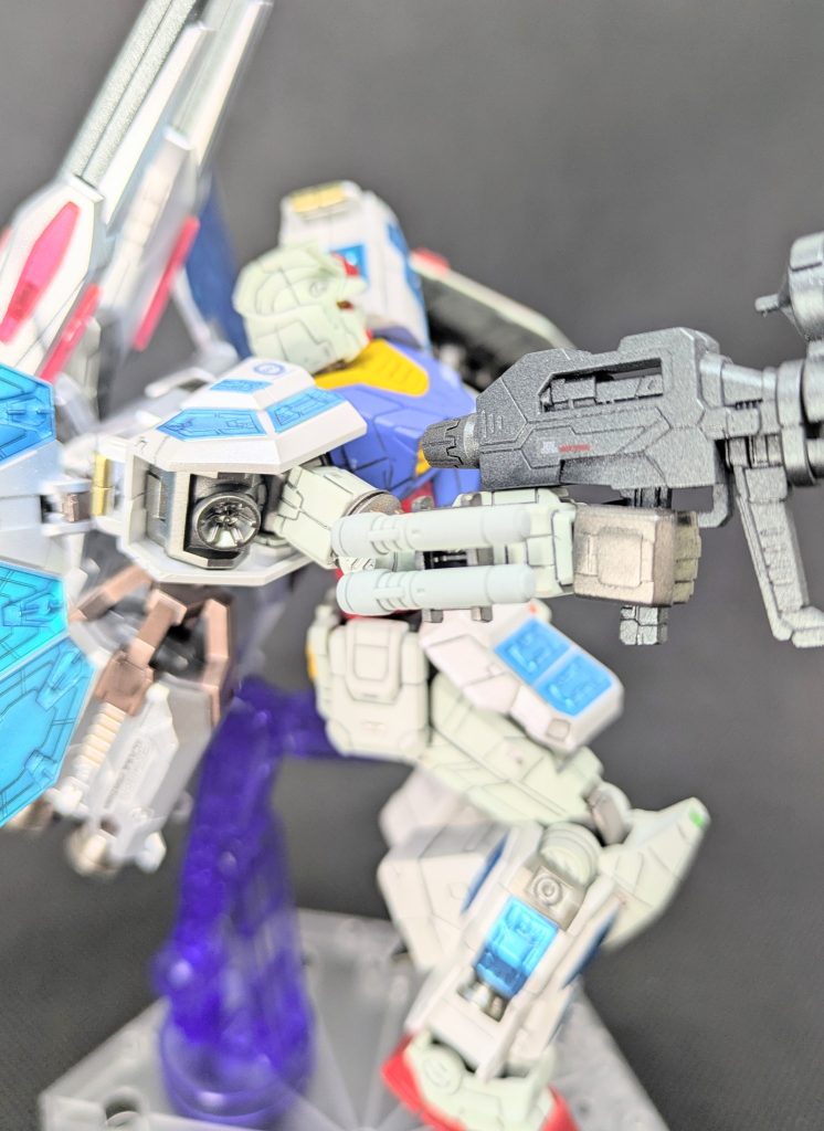 キャノンを背負うことでビームサーベルが邪魔になってしまうのでサーベルラックを自作して 取付てみました👍️