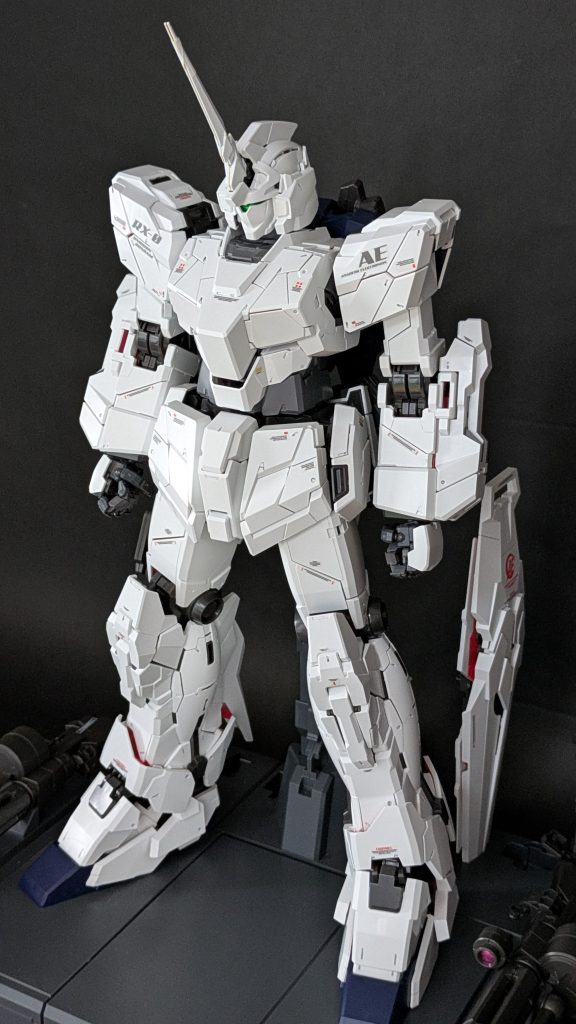 ツノは白マスキングテープで固定。