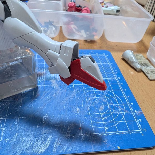 イージスの足変形機構をゴッドガンダムの足に内蔵これにより心突釘裂脚が放てます（1枚目）