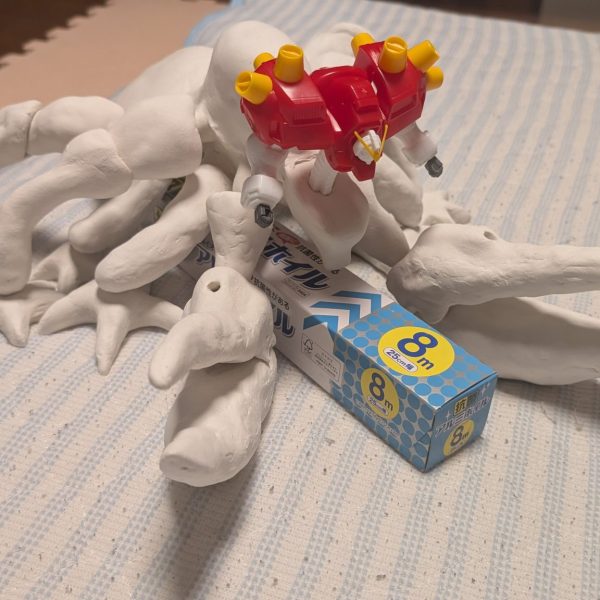 土日で全体的な形を少し調整(´・ω・｀)   脚が多くて難しい（1枚目）