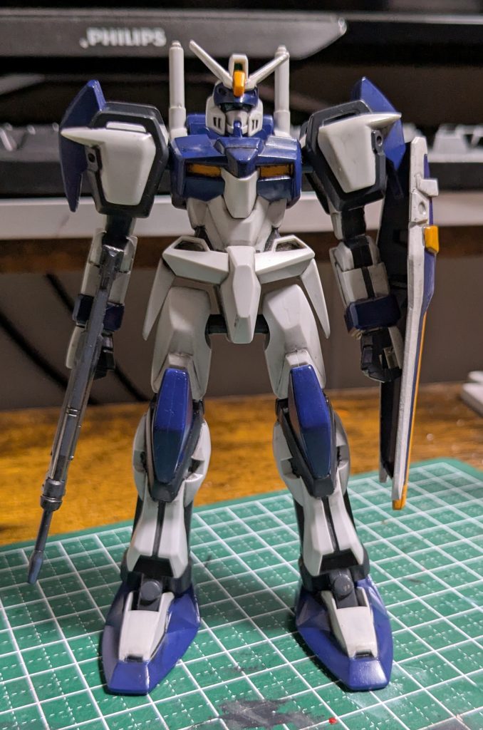 前回のストライクにくらべると顔の塗りもイマイチに見えるのは造形なのか私の集中力切れか。赤いクマドリないデザインなのもあって目元がはっきりしなかった。目の色もうすこし白に寄せた方がよかったかな。 というわけで、SEEDコレクションシリーズ行脚2体目のデュエルガンダムでした。んーイマイチ。