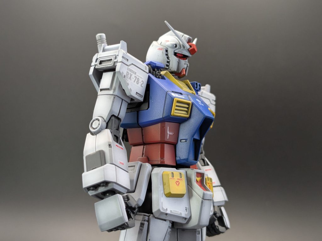 下地はメカサフライトで、暗い目のグラデーションをかけるように仕上げました