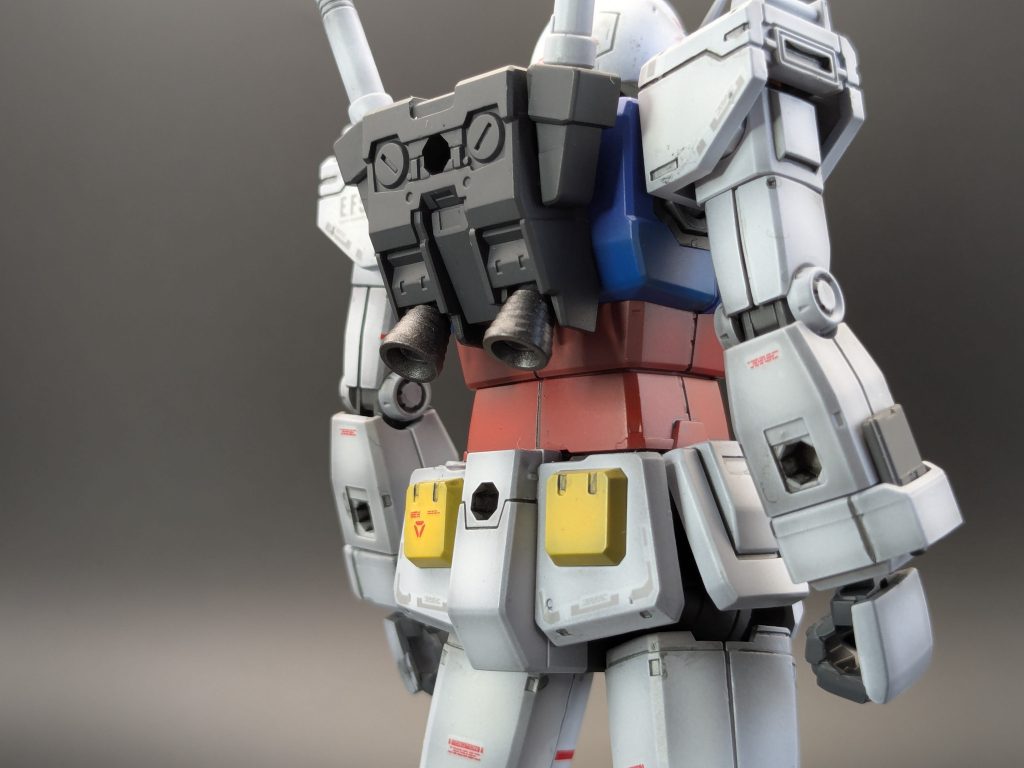 スラスターは焼鉄色にクリヤーをかけてホンモノっぽく