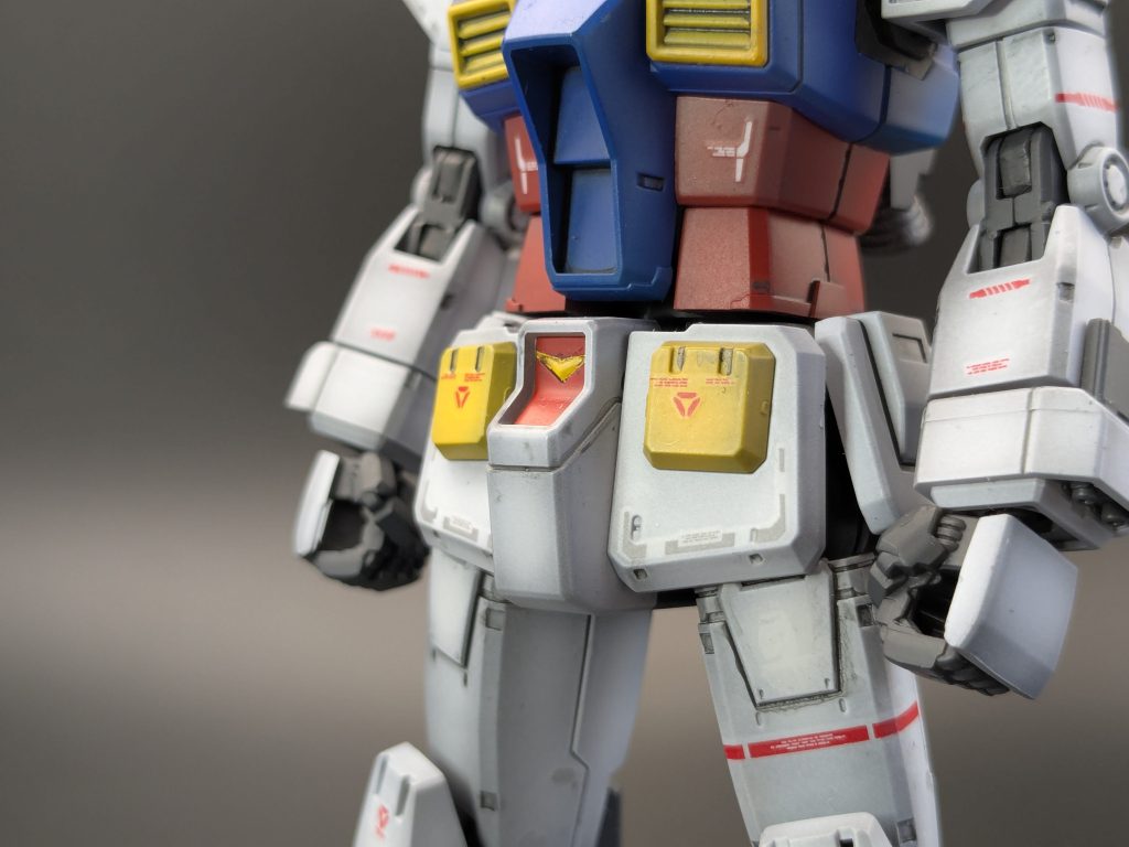 フンドシの「Vの字」はマスキングしての塗り分けです