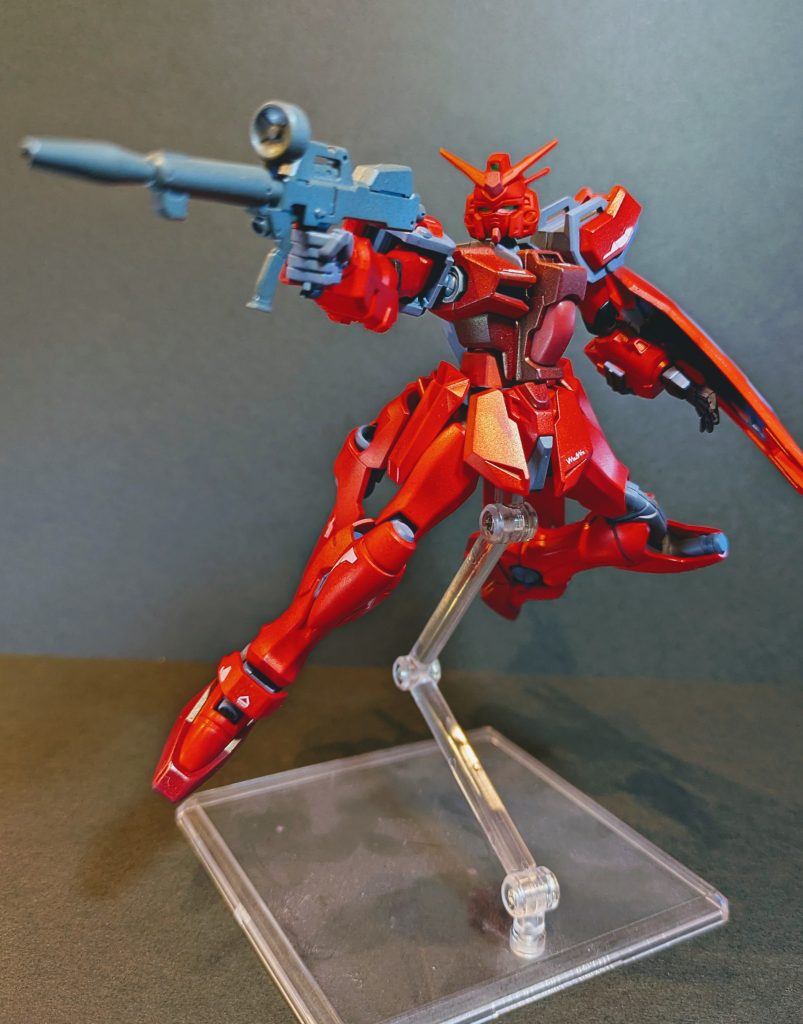 光の加減で違う赤に見えて不思議な感じがします。