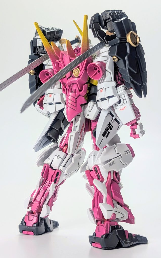 バックパック?の夏美の髪と同じく鬼は黄色とピンクのグラデーションに。元々はオニナッツピンク一色の予定だったけどこれに合わせて本体も黄色とピンクの2色にしました