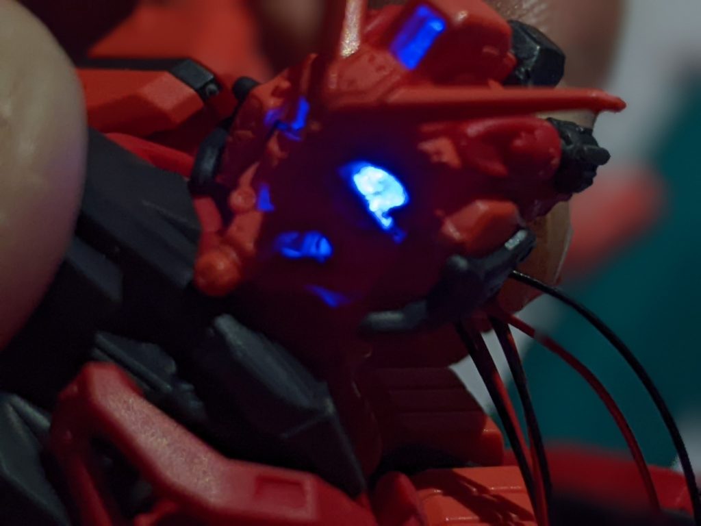 電飾は隠したらオケ、あとはオレンジの部分塗装と細かい処理だけなんや…