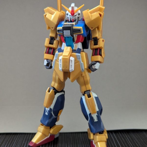 ふくらはぎのダクトを追加。キット付属の手の甲と市販のダクトパーツで製作しました。バックパックは、リガズィっぽくしたかったのでZガンダムのテールスタビライザーを短く切り詰めて、百式のバックパックと合わせました。ビームライフルはクレイバズーカと合わせて製作し、ちょびっとだけゴツい見た目にしました。（1枚目）