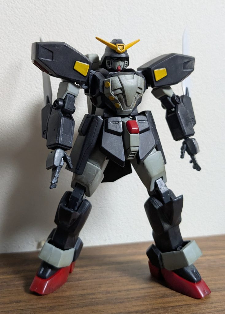 各関節部をEGガンダムぶったぎって無理やり移植。腕はそのまま利用してシュピーゲルブレード部のみくっつけました。顔もEGガンダム流用してます。