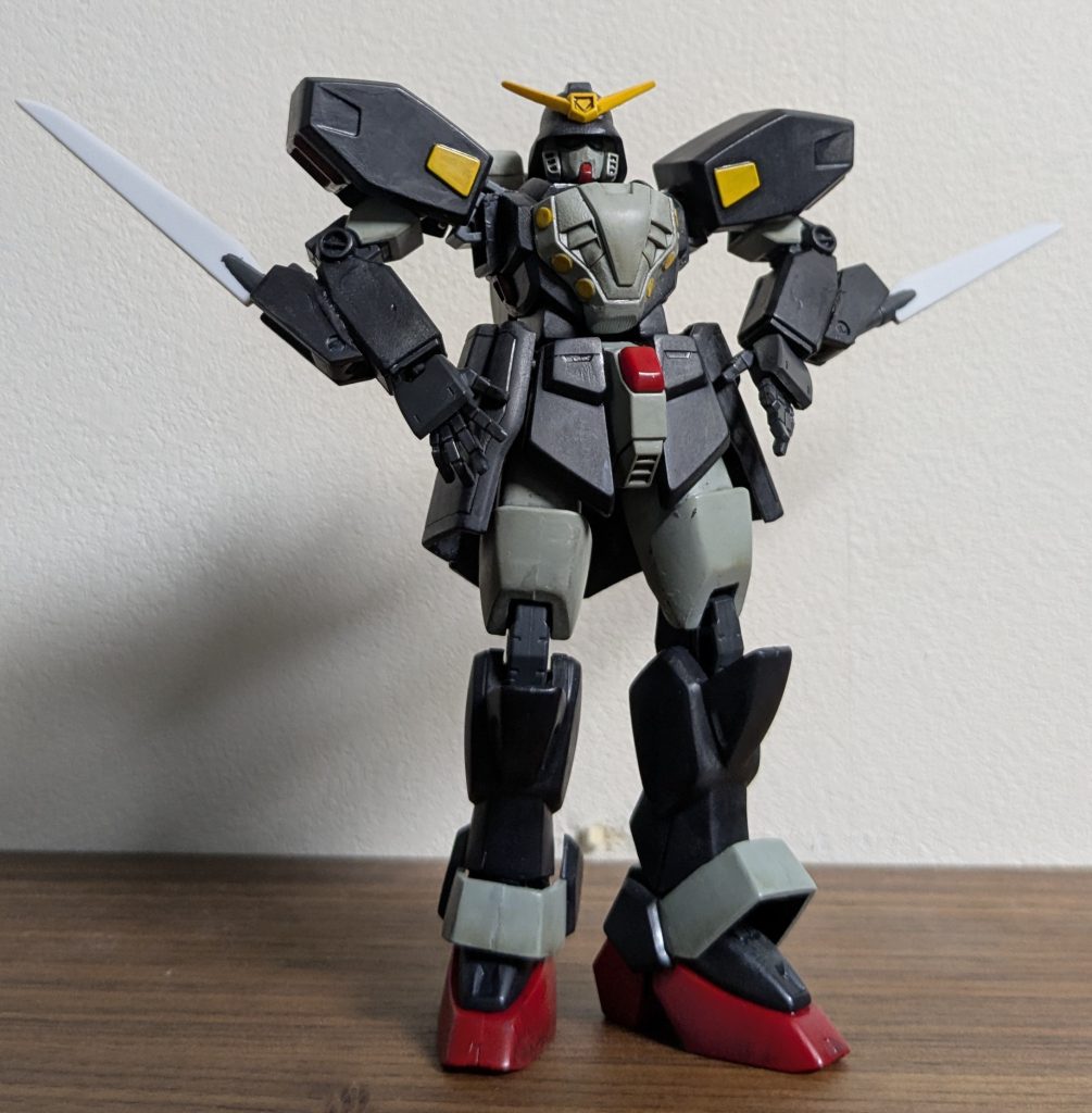 さすがに劇中みたいな足揃えたポーズはできない。