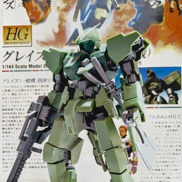   HG ガンダムバルバトスルプスレクスの発注した手が、全然届か無いから再販で、ゲッタンしたグレイズを仮組みしてみた。 9年9カ月と17日前(現在2025年 7月27日から)に、発売開始した当時から気になっていた肩を少しいじくりこんにゃくしてみた。肩関節を3ミリ幅詰めした。 まだまだ気になっている箇所が、1杯あるので、その辺もいじくりこんにゃくして行く予定です。 （1枚目）