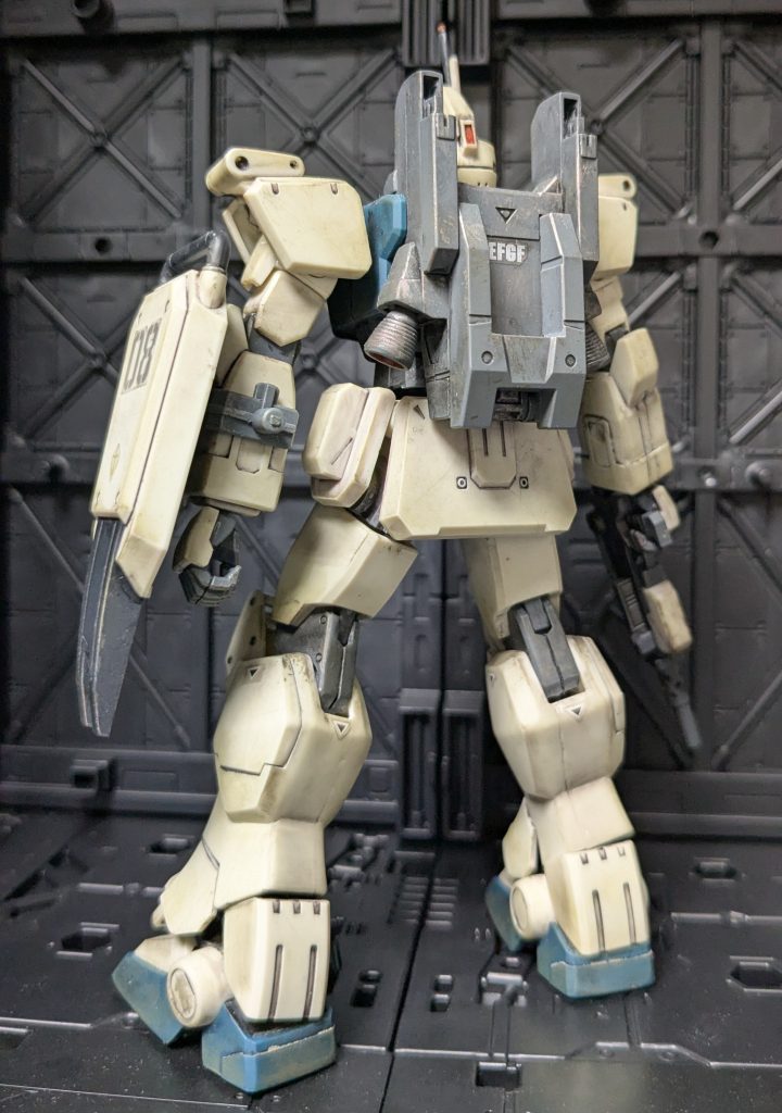 いちおう背面。パラシュートパックは面倒になってしまって未着手。オプションでついてくる武器とか放置しがちです。