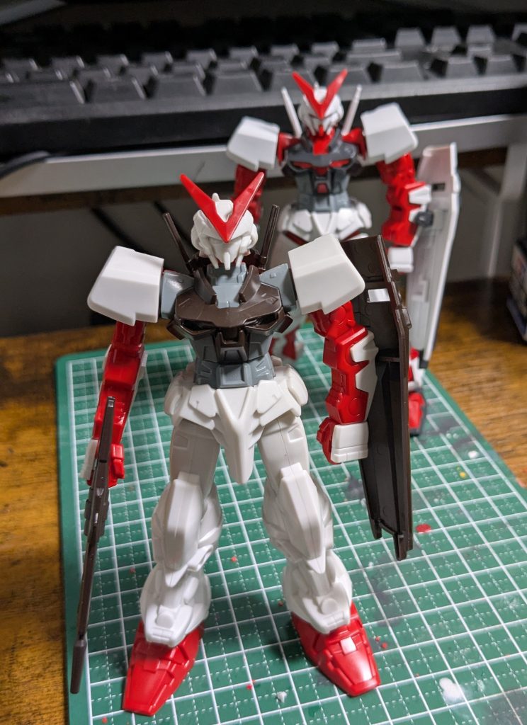作品名：次のコレクションシリーズの候補１<p>実はSEEDで最初に販売されたガンプラという意外性。次塗る候補１。うしろのはガーベラストレートが欠損しているかなしい旧HG。コトブキヤのパーツとか買おうかなあ。</p>