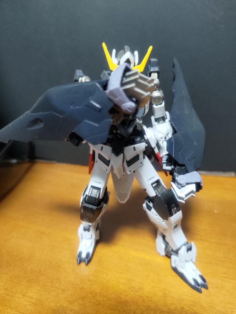 鉄血系のガンプラは優秀でいい。単純な作りである程度の完成度のあるフレームそこに装甲を付けていくことにより機体が出来て改造もしやすい。