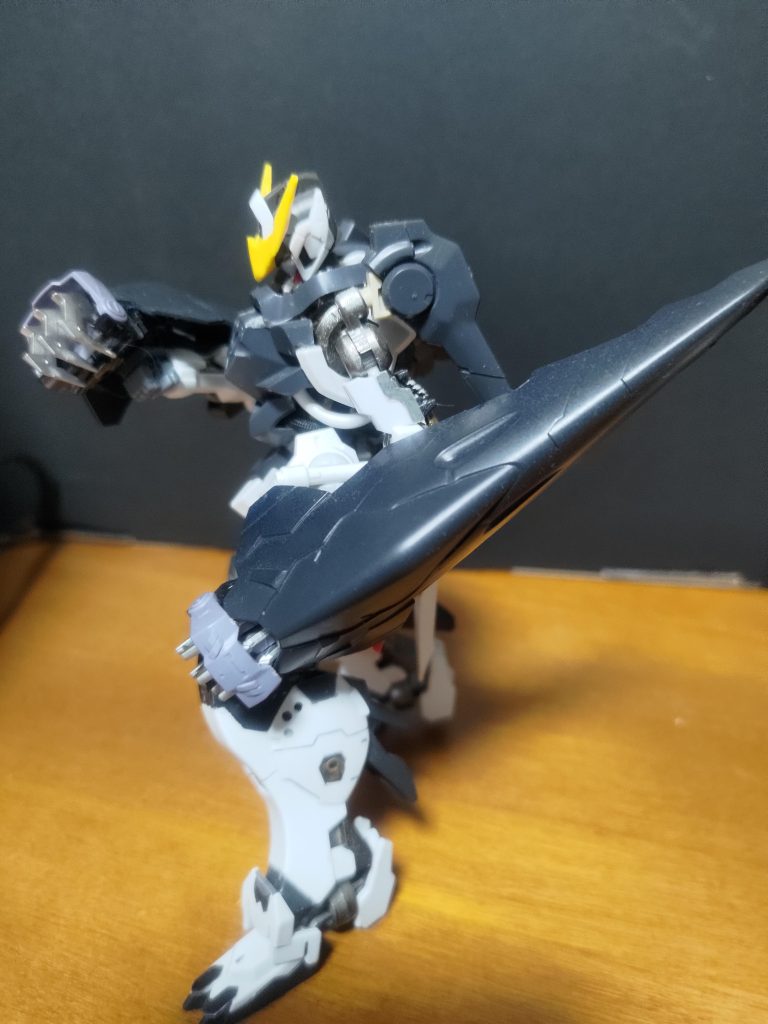 全てを拳で解決するべく作られた脳筋。一応ツムハノタチを使っているため爪が出て引っ掻くことも可能。