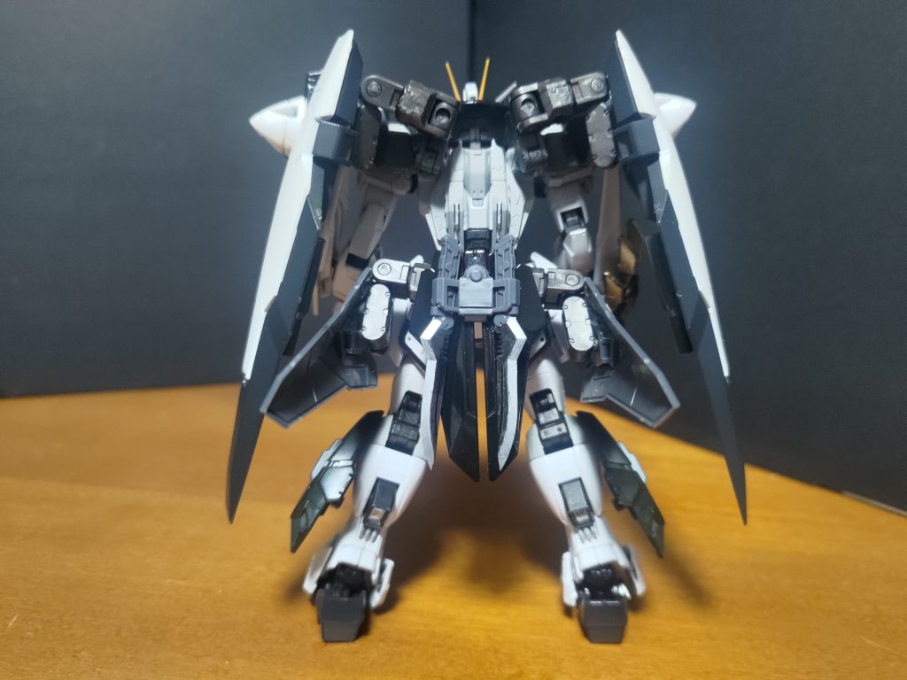 腰には追加ブースト装甲を追加し、大型ナイフも標準装備される。脚にもブーストを追加することにより速度とバランスをアップ。