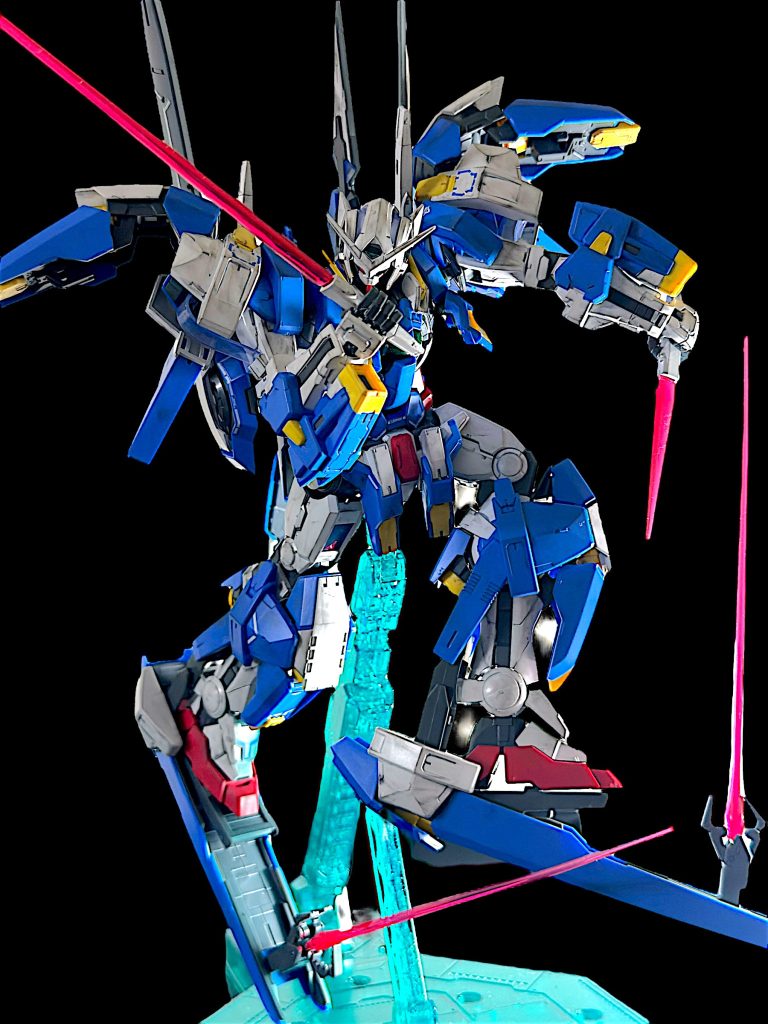 ダッシュユニットを足裏に装着した高速移動モード！ ダッシュユニットの先端には隠し腕GNクローがあり、ビームエフェクトも装着可能。エクシアに比べて物凄いボリュームで楽しめるキットでした。