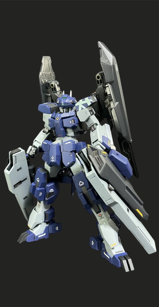 まずは、何故コラボをさせて頂く運びになったのかとゆう経緯の前に、何を作ったのかを語らせて下さい☺️ もう5年前になりますが、私が過去に歴代ロックオン・ストラトスの愛機をミキシングして作ったガンダムマーリックを、今の私が作ってみたっとゆう事になります☝🏻