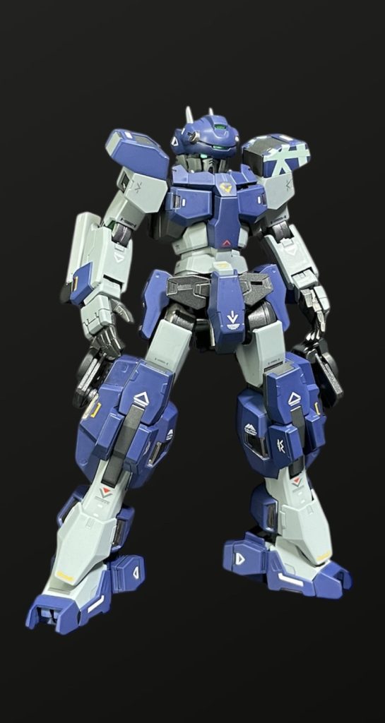 そして、いつものように武装を全部外した状態でもカッコ良く見えるように本体も気合いを入れてしっかり作りました😌✨ この姿だと、ほぼ武装外したサバーニャそのまんまって感じですよね笑ただ、頭部をちょっとヘルメットみたいな感じにしただけでグッとバーチャロイド感が出て個人的に気に入ってます笑