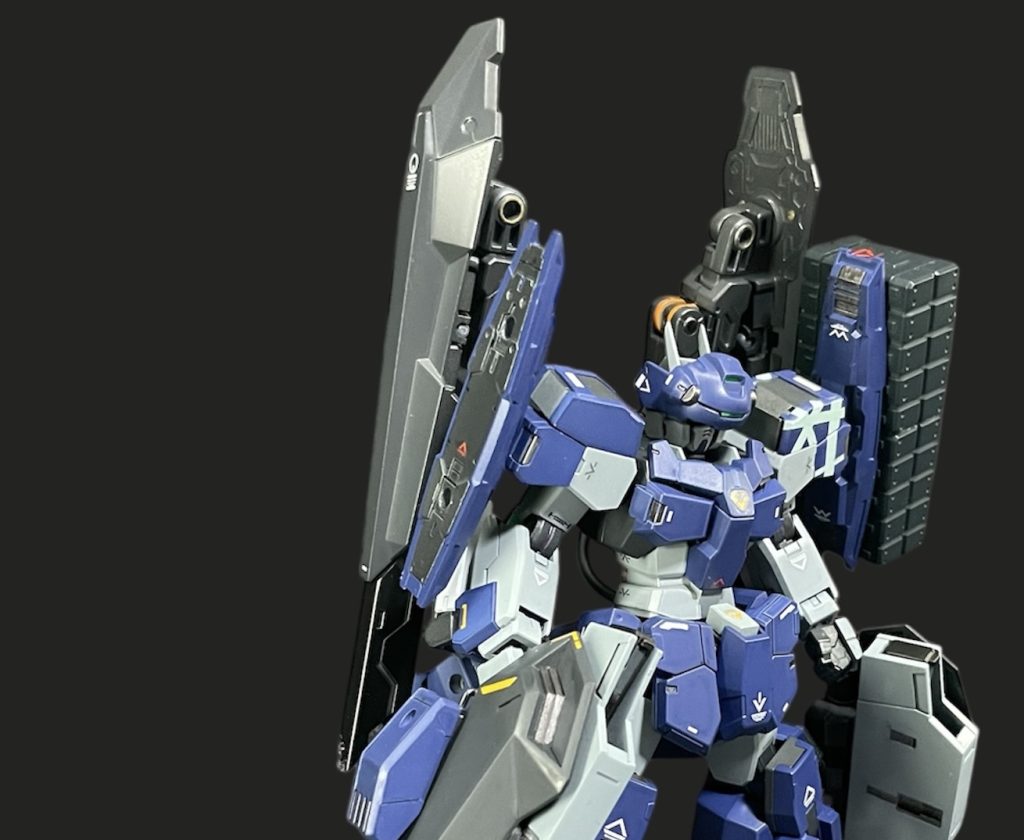 今回は、武装をてんこ盛りにし過ぎないよいに気をつけて作りましたが、もうちょっとだけ武装を増やしたいと思ったので、後付けでミサイルコンテナを肩に装備出来るようにしてみました☝🏻