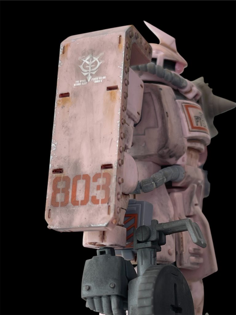 シールドなどを中心に「伸ばしランナー」のリベットを各所に埋め込んでいます