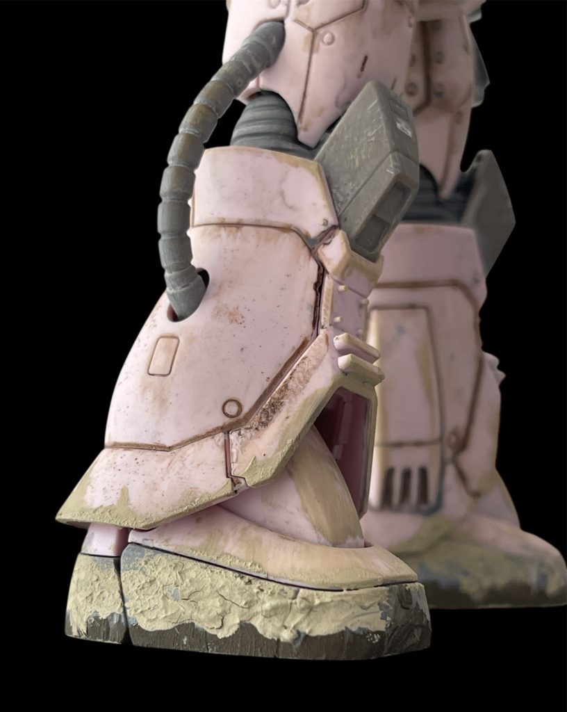 今回は作成当初からやり過ぎなくらい汚しまくる!と決めていました。せっかく足回りにランナーでディテール追加したのに、ウェザリングしたら影も形も見えなくなりました