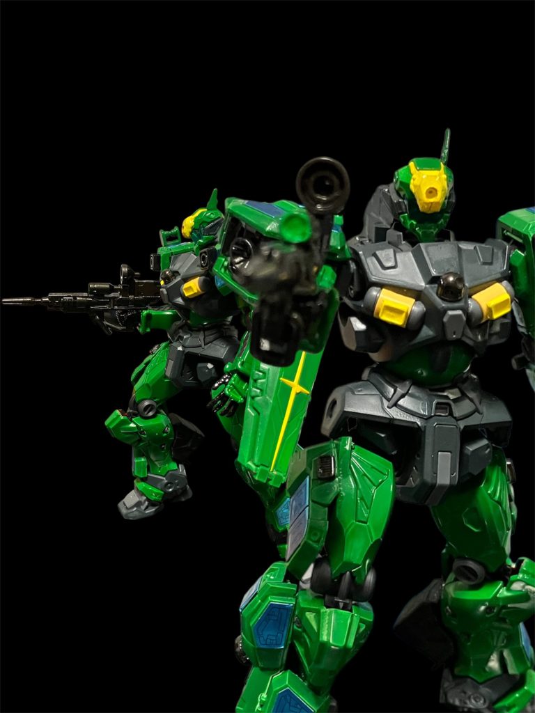 従来のビームライフルに赤いガンダム付属のシールドを装備^_^ガンダムmk-2の簡易量産型に相応しく、肩と足にグラスフェザー装備の装甲を追加^_^