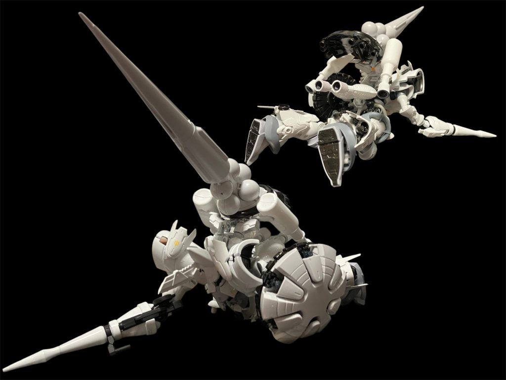 ハクジは背中のバックパックに追加したサイドアームと連結^_^ビッグホーンになる！？