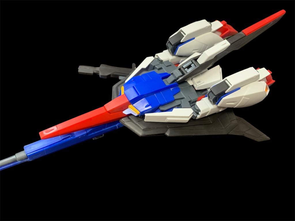 ウェーブライダー形態あの一瞬で変形するにはとても複雑すぎる可変機ですよね。バルキリーの方が現実的。