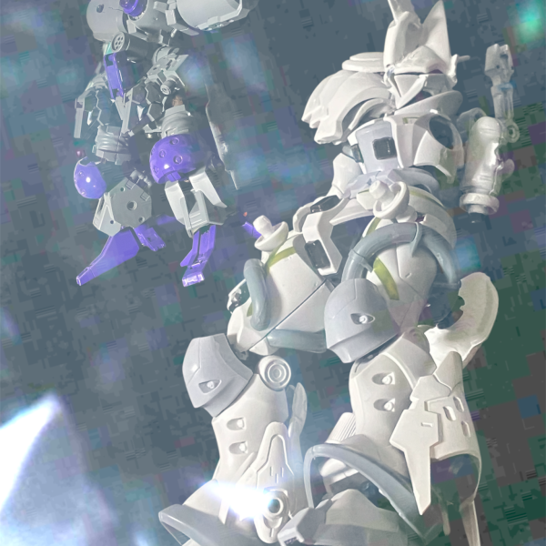 満身創痍な愛機が離れていく。キケロガも同様に。ご面倒掛けます。・・・ありがとう。いいってことさ^_^ネモのパイロットが請け負う。2機が核融合炉と激突。爆風をザクとネモがそれぞれ覆って守る。閃光に飲み込まれていくビグ・レックス。ここにザビ家の殲滅装置は終わった。おたく、ジオンに戻れないだろ？戦友のよしみで弁護士くらい紹介するぜ？・・・よろしくお願いします。親しげなネモのパイロットに頼む。ハイザックに移送されるシャリアは会釈のみ。だが互いにそれで充分。ハマーンが戦死した本日、エグザベのネオジオンでの戦いは終わった。〜宇宙世紀0100〜エグザベ中佐、エグザベ中佐！どうかされましたか？・・・いや、外を見ていた。すまない。報告を続けてくれ。はい、アジア地区のジオン残党の動きが活発化しているようです。ヨーロッパ地区・・・・0088 あのあとエゥーゴに投降した俺は裁判・監察を経て軍籍をエゥーゴに移し、後に外郭機動部隊「ロンド・ベル」にてジオン残党と戦う。シャリア中佐は、0090に消息を絶った。噂じゃ木星船団に同行したとあるが。第二次ネオジオン紛争を経て、俺は地球圏内勤務に移り、実戦から離れデスクワークに明け暮れた。そして0100・・・・あれから小規模な紛争が起こりはしつつも鎮圧されるの繰り返し。だが、自分自身が直面する機会すらないので、そう言った話はどこか達観してしまう。それでも生死の狭間に生きていた頃と比べて幸せだろう。本来自分が求めてたNTの幸せとは、普通の人と変わらず殺し合わずに生きていくことだった。ふと見上げる夜空を見て、すでに手にしたことを未だに実感できず、帰路に帰るのだった。終 （2枚目）