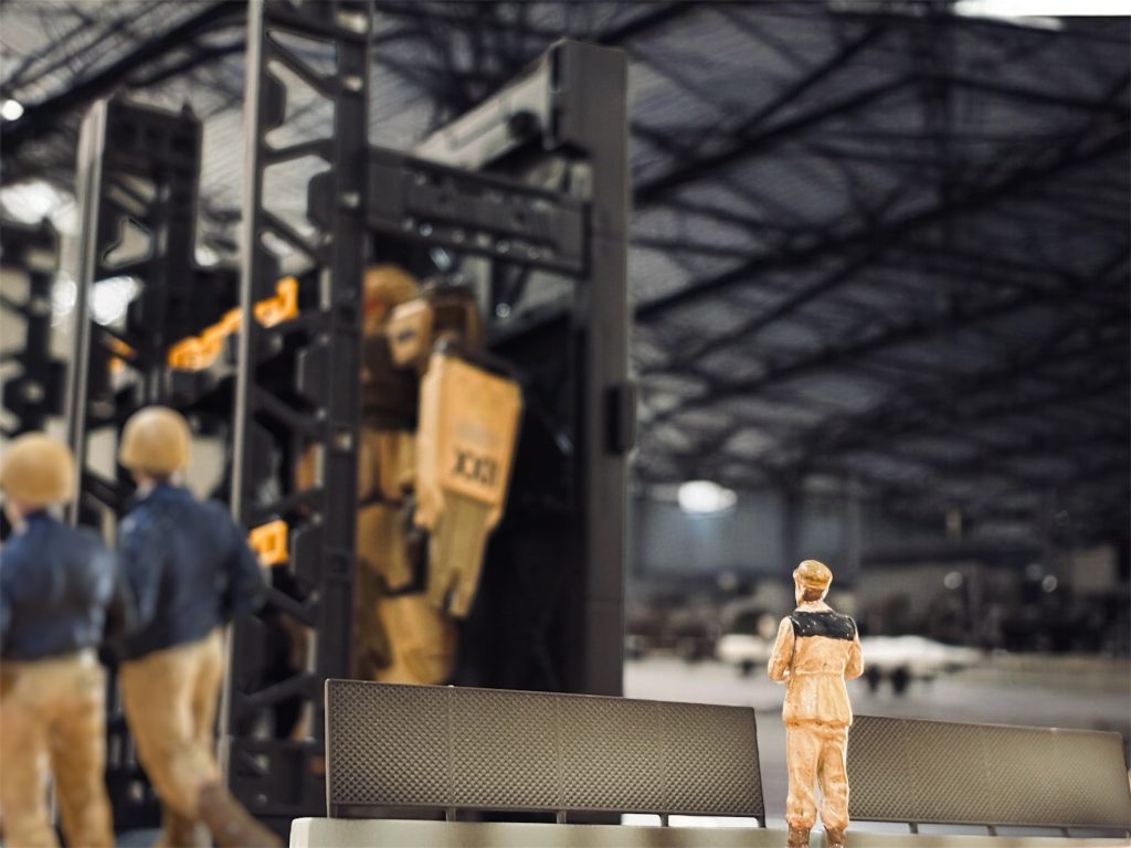 U.C.0079 11月12日。 陥落させたばかりのオデッサの基地内を、連邦軍の将兵が慌ただしく走り回っている中、ヘント・ミューラー少尉は、随分と様変わりした自分の愛機を見上げていた。