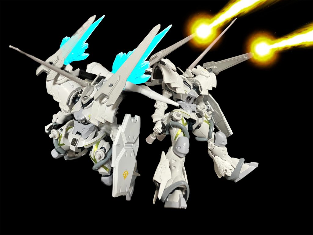 今回追加したスラストバインダー^_^ビルダーズパーツのバインダーガンを肩アーマーに追加した結果、よりZZのRジャジャに近づいた?方向変えることで、バインダービームと高出力スラスターに^_^