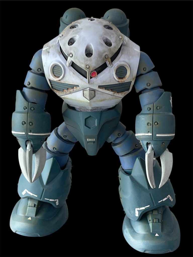 足の甲にはランナーから作ったカマボコ形状のパーツを左右2個ずつ埋め込みました。