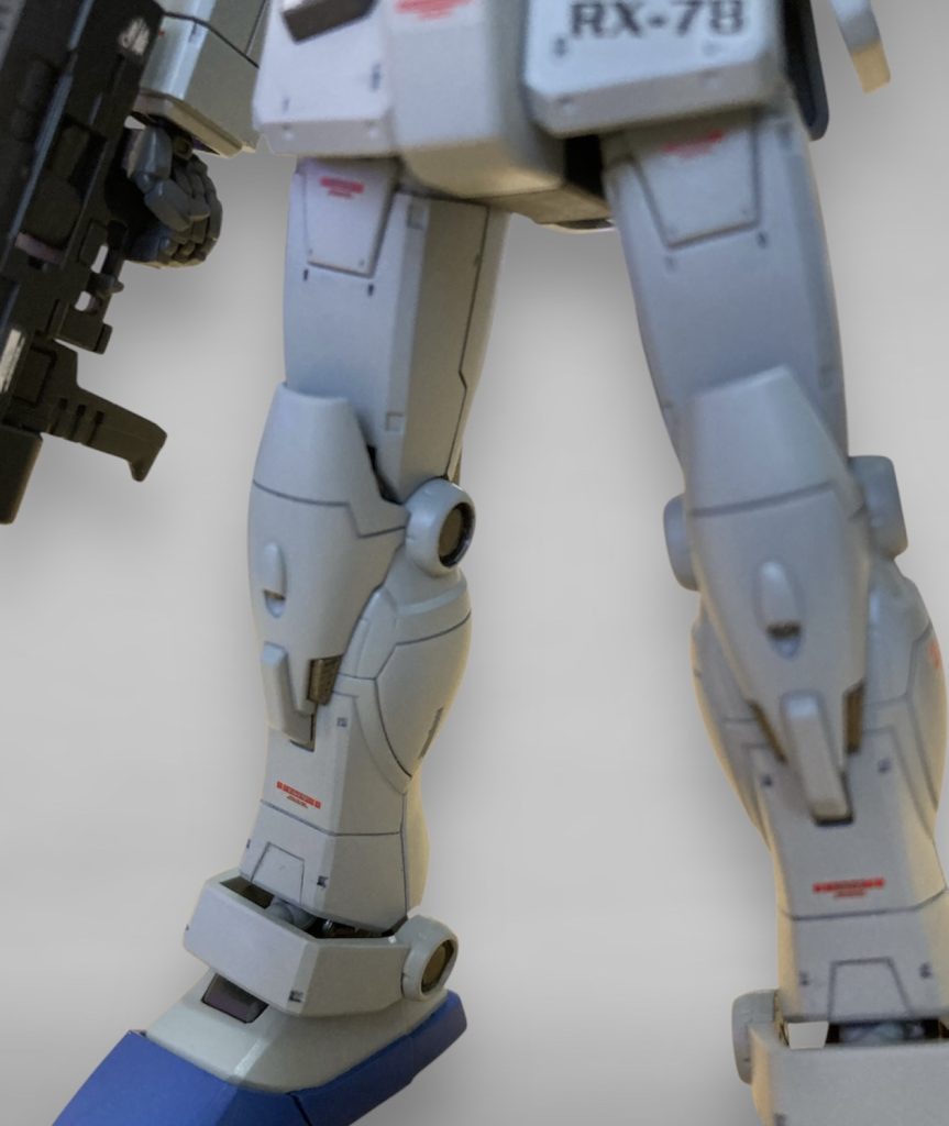 膝と脛の部品は以前スレッガー機をガンダムのパーツを使用して製作していたので余剰となっていたもの使用。何気にこの膝パーツが少し漫画版オリジンの後期型っぽいので使ってみました。