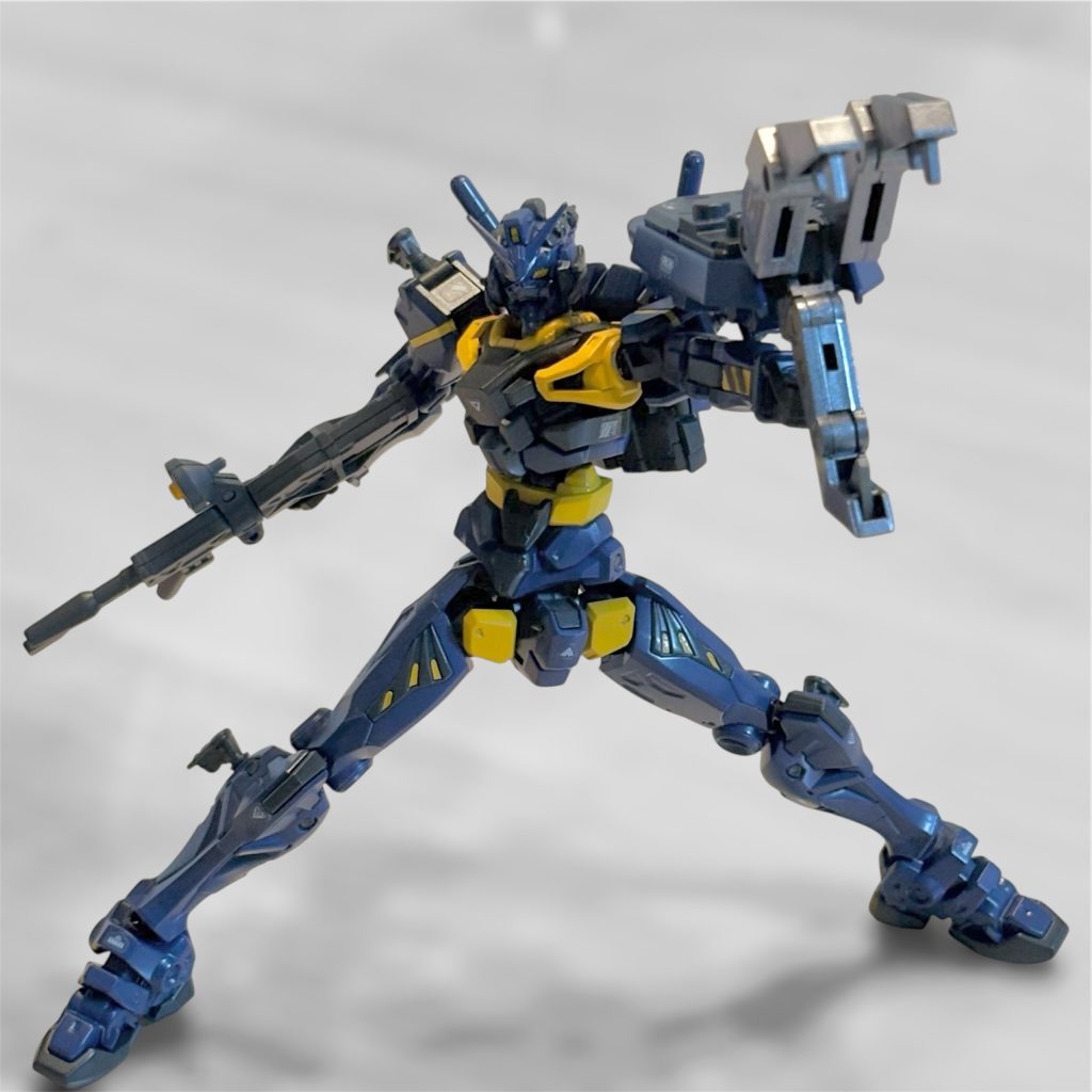 ドラゴンファングのようになります。ブリッツガンダムのポーズです。20年ぐらい前はHGでこんなに足開かなかったのに。