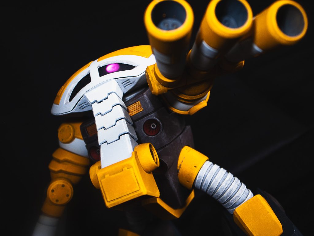 左足の付け根他、塗装が剥げました。