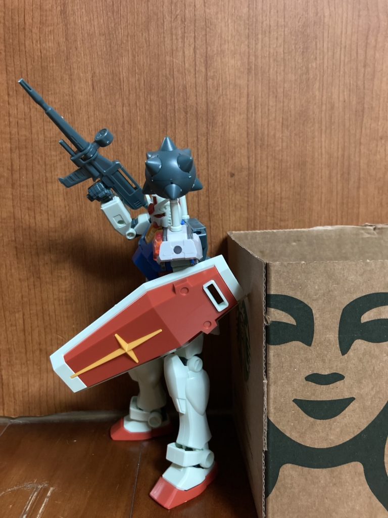 モビルスーツだ隠れろ！