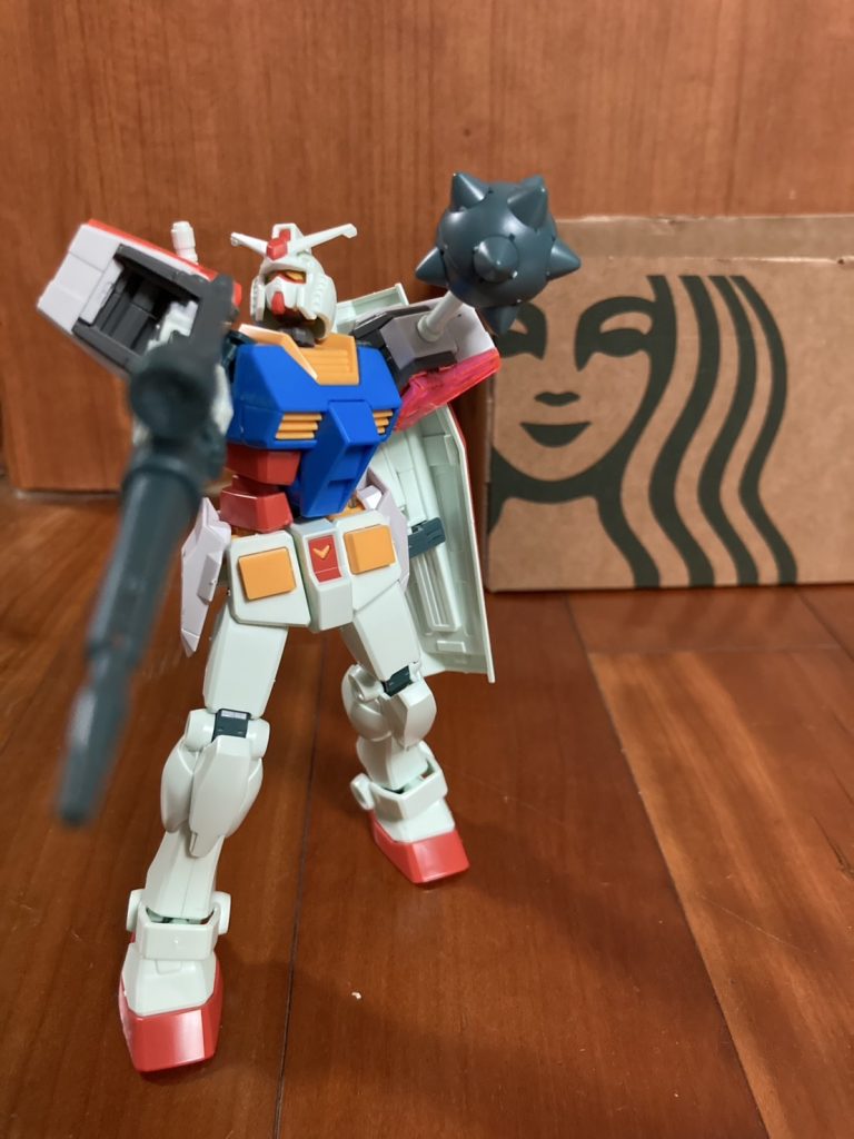 赤いモビルスーツだ！