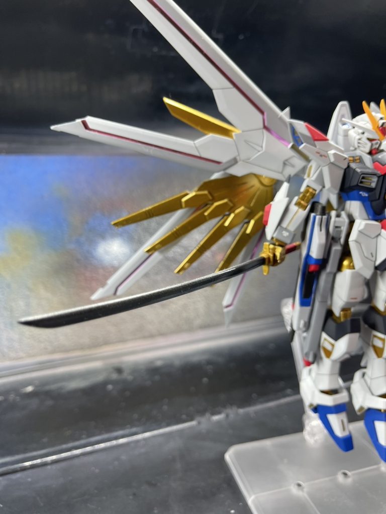 刀は先を少しだけシャープにして、シルバー下地にクリアブラックを吹いてます。