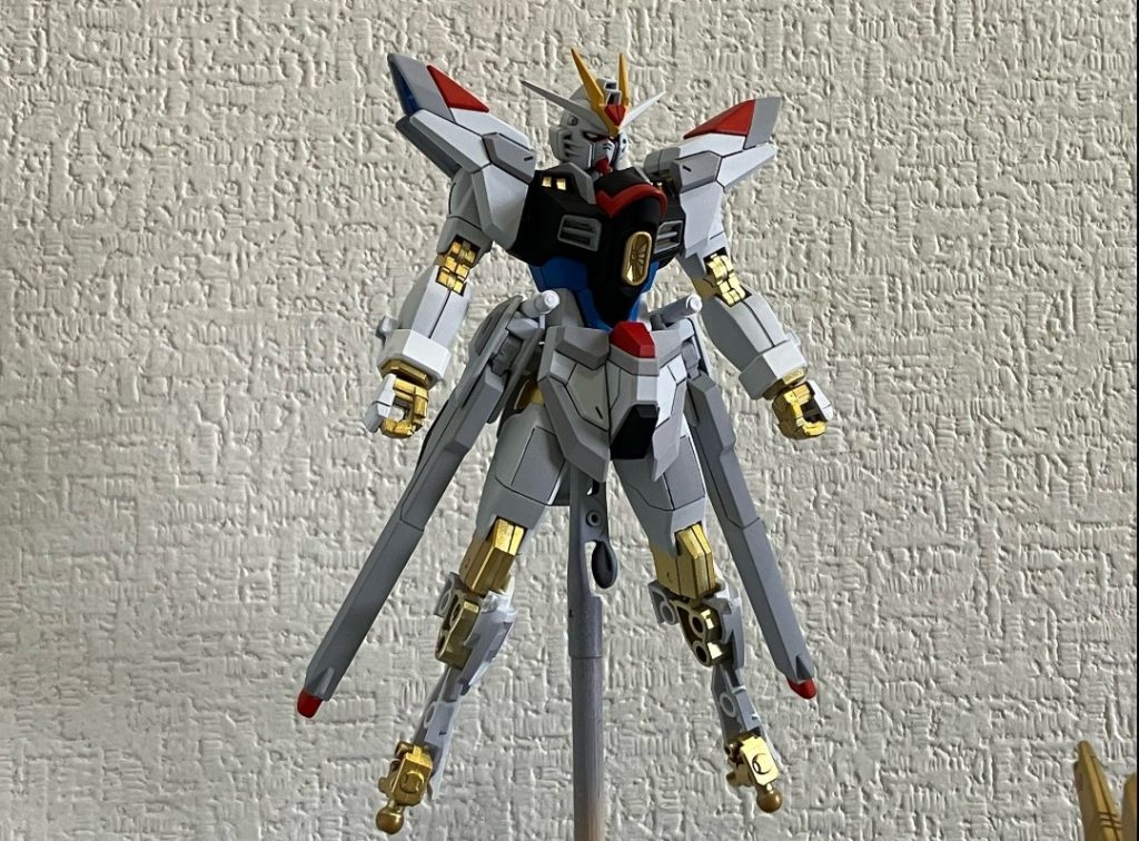 黄色:ガンダムイエロー赤:ガンダムレッド白:ガンダムホワイト青:ガンダムライトブルーグレー:サーフェイサーのグレーで代用(ガンダマーカーで良い色が無かった為)ゴールド:EXイエローゴールドスミ入れ:コピックモデラー模型スミ入れ用トップコート:水性プレミアムトップコート(つや消し)