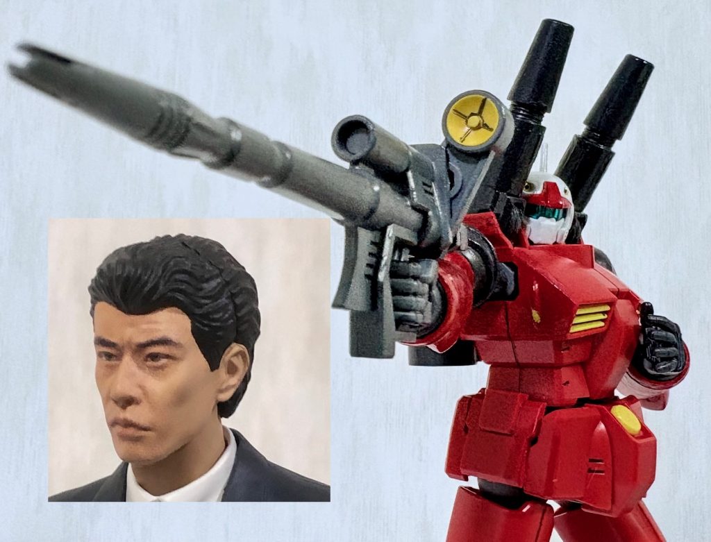 タカが乗ったガンキャノンだ。彼はカイに頼んで万が一の際にガンキャノンの調達を依頼していたのだった。タカは一年戦争の頃、耐久性と火力に関してはガンダムよりガンキャノンの方が上だと持論を示しており、もしもプロトタイプガンダムが使えなくなった際にはガンキャノンに乗るつもりだった。