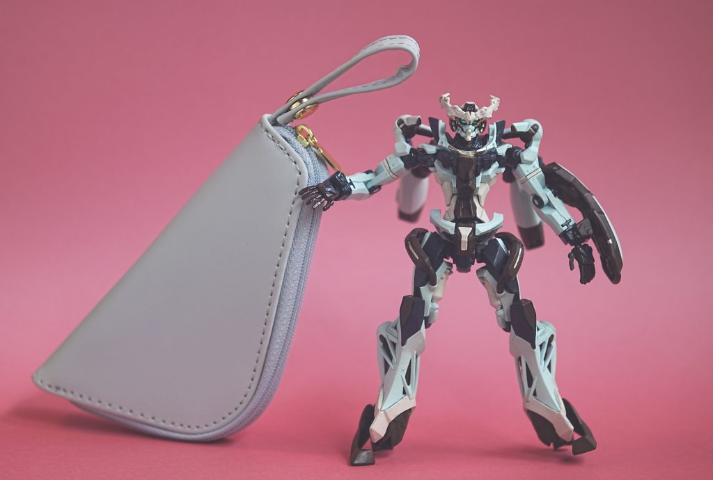 パステルブルー、明るいベージュ、暗いネイビー、暗いブラウンで塗装しました。アクセントカラーはシャンパンゴールドです。