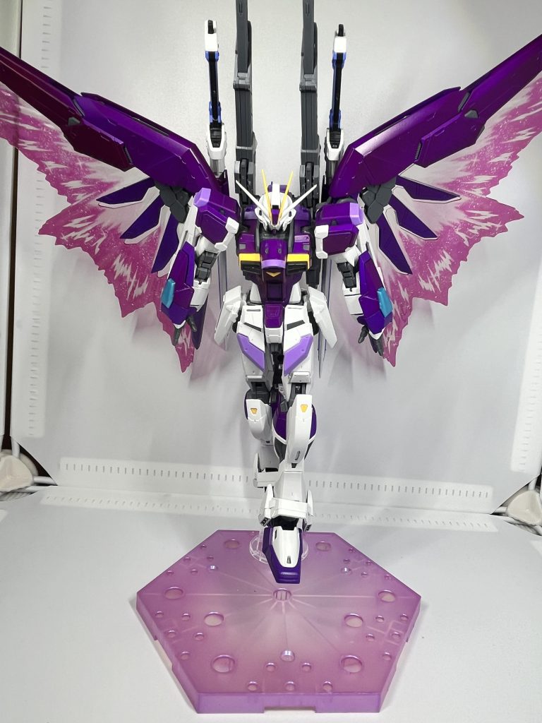 6,7年前に買ったRGデスティニーガンダム用光の翼エフェクトパーツを付けてみました。キッチリ合わないのでどうしてもズレて浮いてしまいます😭