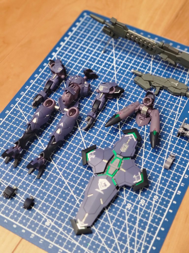 ■備忘/調色レシピ紫1:(G)ヘキサバイオレット×(G)蛍光ピンク(8:1)紫2:(F)ブルーパープル×(G)蛍光ピンク×(G)Exブラック(8:1:1)紫3:(G)ダグラムカラー グレーバイオレット×(G)蛍光ピンク(8:1)紫4:(G)ダグラムカラー グレーバイオレット金属部:(C)スーパーファインシルバー2アンチドート部:(C)GXラフシルバー→(G)蛍光ブルーグリーン×(G)蛍光イエローグリーングリーン(1:1)武装:(C)MSグレージオン系