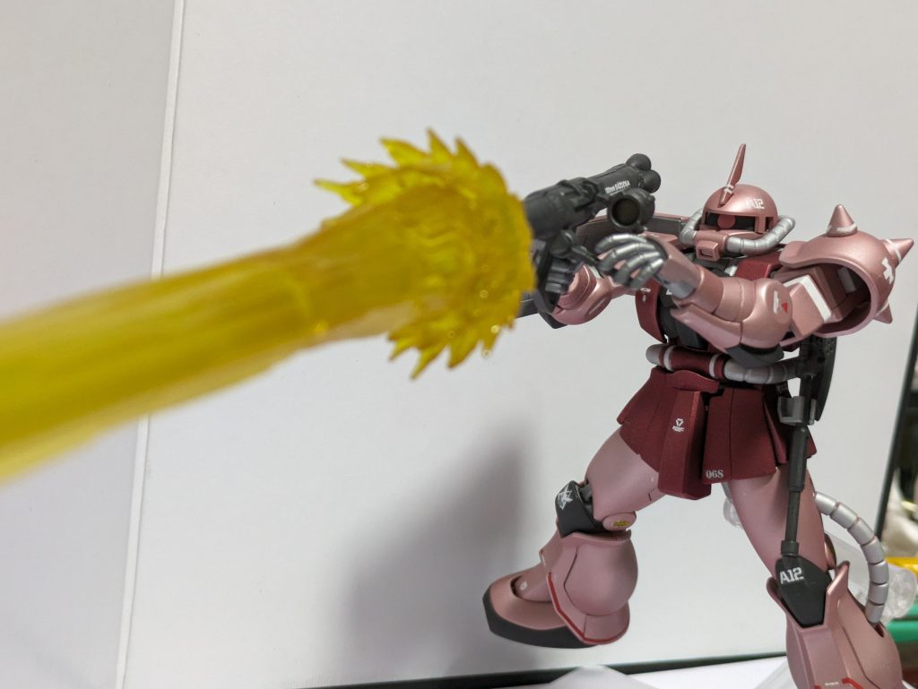 じつはハイメガランチャー!という名のベジットソードですw最近FrSシリーズのDB超ベジットを買ってしまったので利用しました。このベジットソードだけでも買う価値はあるとおもいますwなお、めっちゃ長く出来ますwと、ちょっと遊んでみましたが、さすがリバイブ版、ぐりぐり動いて良いシャアザクでした(zaku-kao8)そして新色のピンクゴールドは使いどころは難しいでしょうがとても発色が良いカラーでした。マットアルミも言葉通り渋い仕事をしてくれるなかなかあなどれない一品です。もう一つのレッドゴールドも近いうちに試したいですが、いけにえは何にしようか思案中ですwご視聴有難う御座いました!