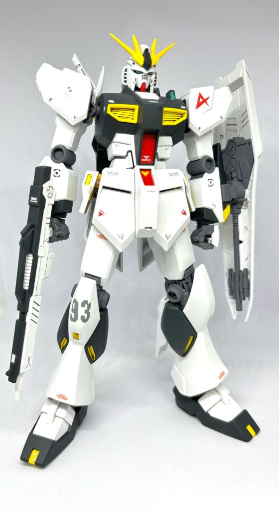 お気に入りポイントは、ひざの「93」のデカール全体的に右上に情報量が多いなと感じたので、バランスをとるために大きなデカールを貼ってみました(角が剥がれてしまったが気にしない気にしない)