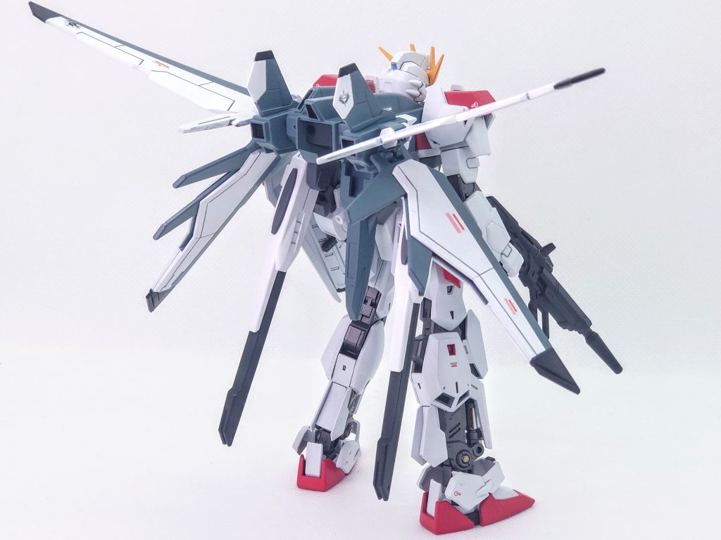 背面エールストライカーなど、背面に装備するストライカーパックは装備出来ます。