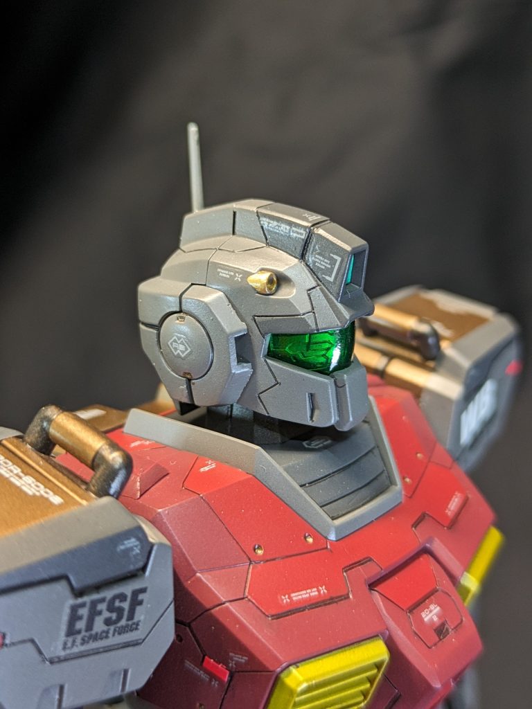 スジ彫りはけっこう細かく行いました。